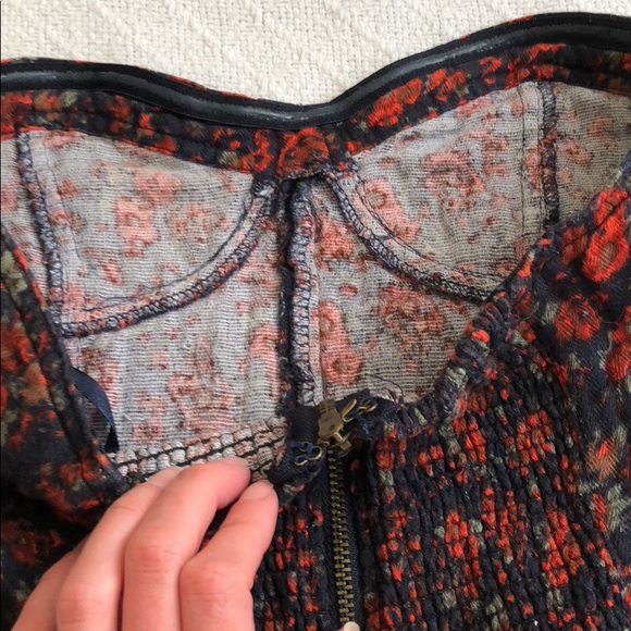 ⭐️ Zip-up Corset Style Strapless Crop Top - Picture 7 of 7